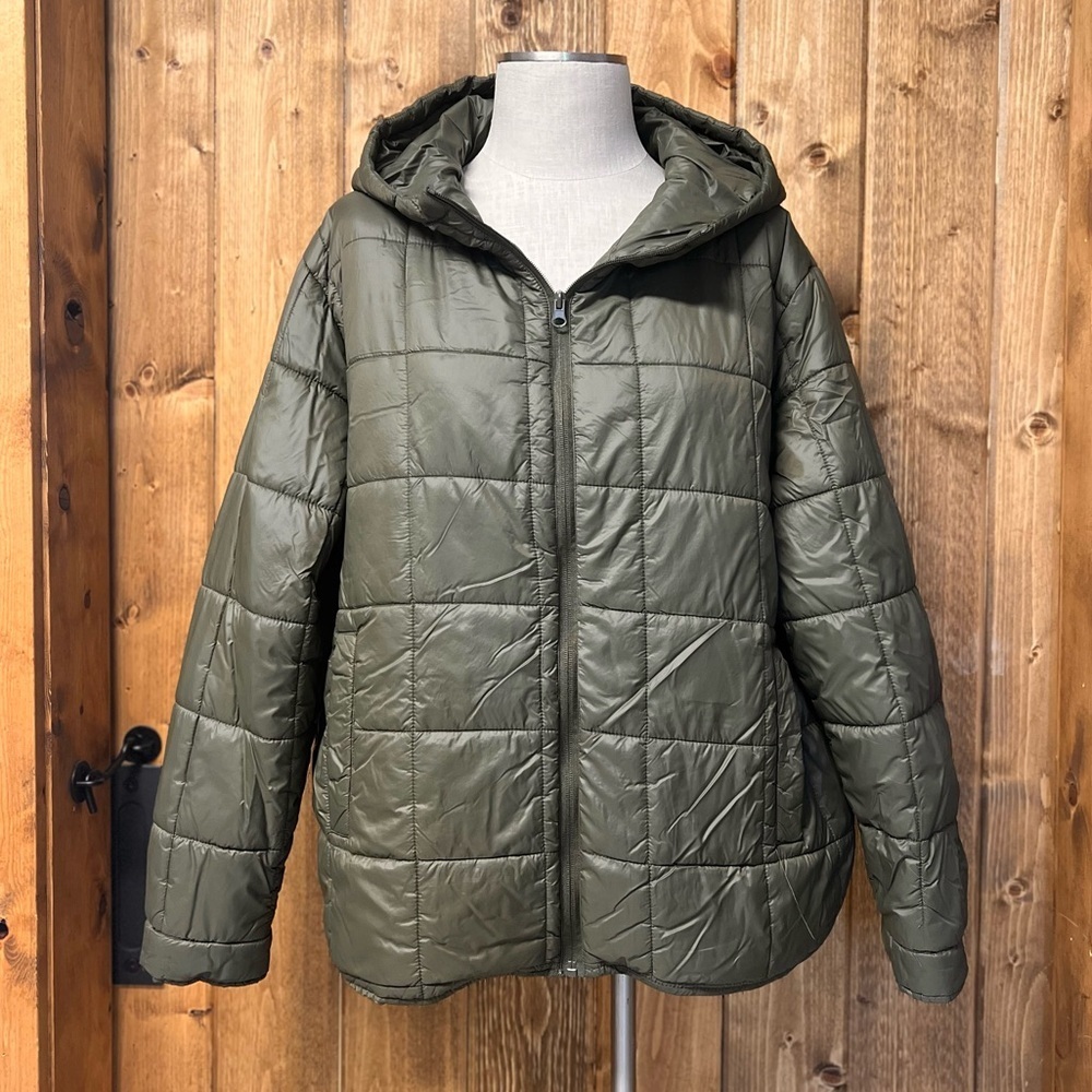 NWOT Luvamia XL Army Green Lightweight Hooded Puffer Jacket - Picture 3 of 10